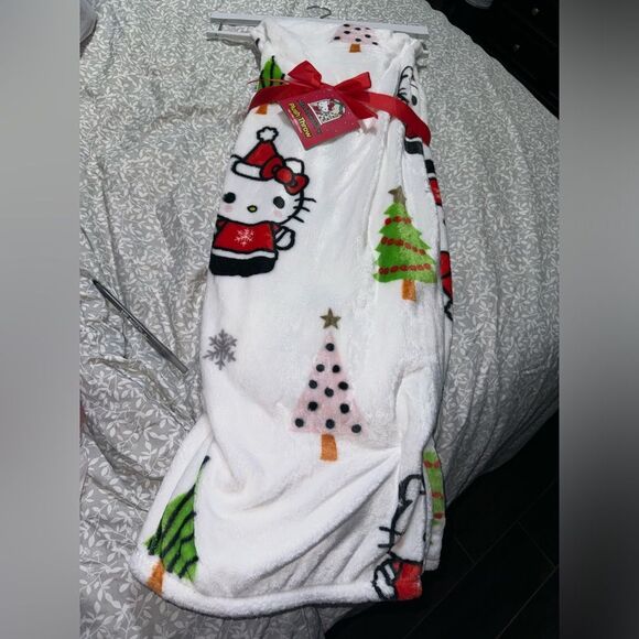 Hello Kitty Christmas blanket 50x70 in throw